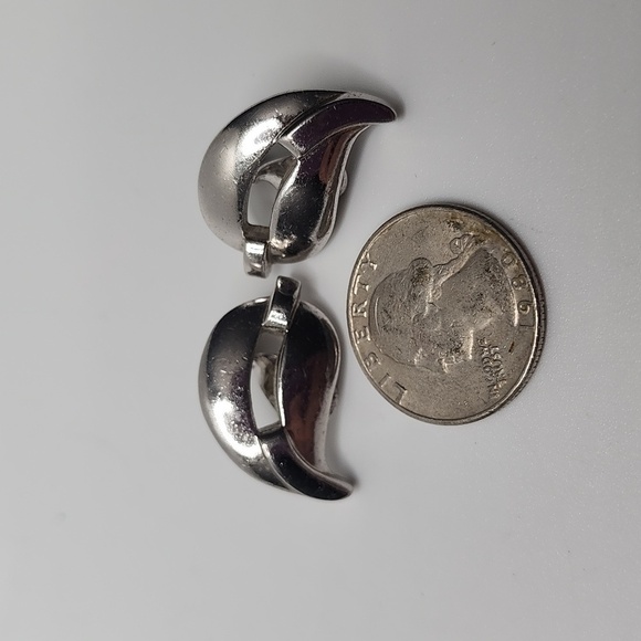 Monet Silver Clip Earrings Vintage - Picture 5 of 5